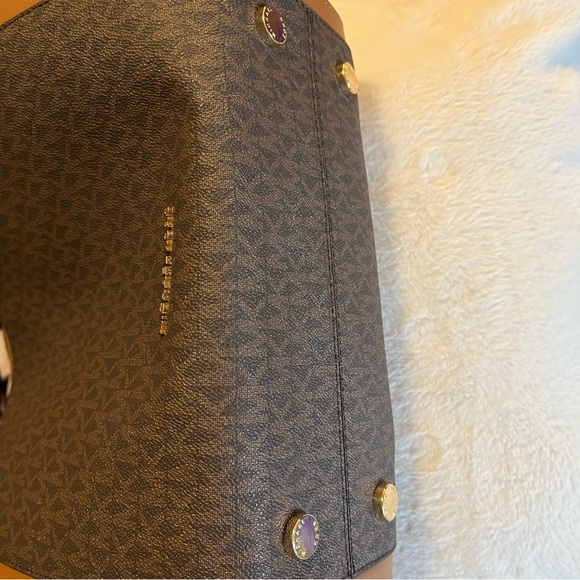 Michael Kors Purse - Picture 2 of 7